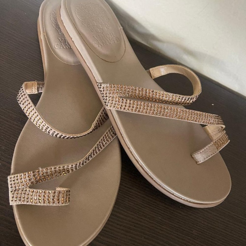 Vince Camuto sandals flip-flop with stones Size 7.5 *NEW*